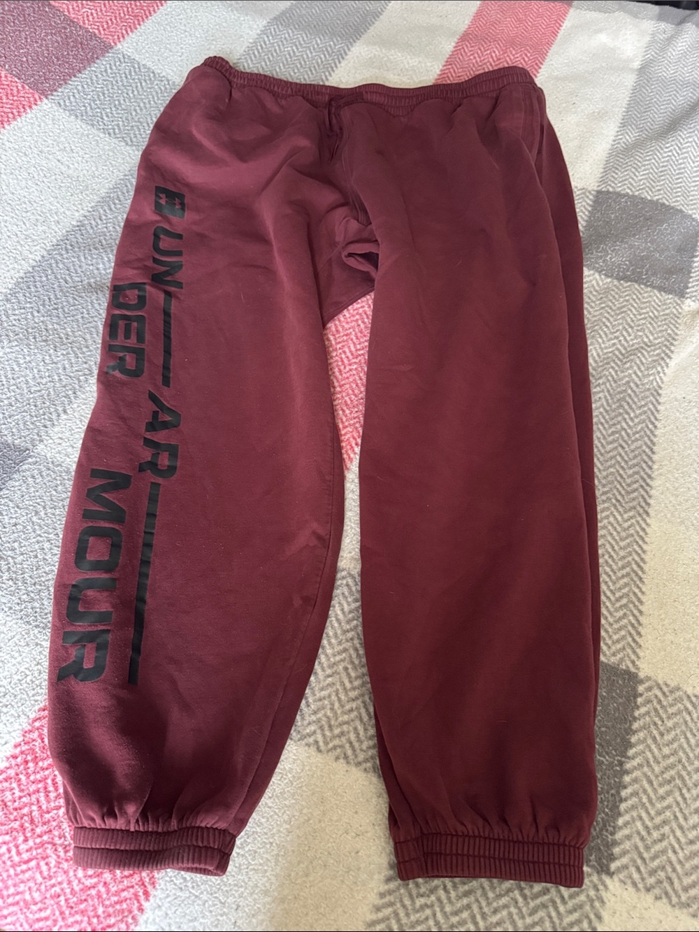 Under Armour men’s Burgundy Logo Sweatpants